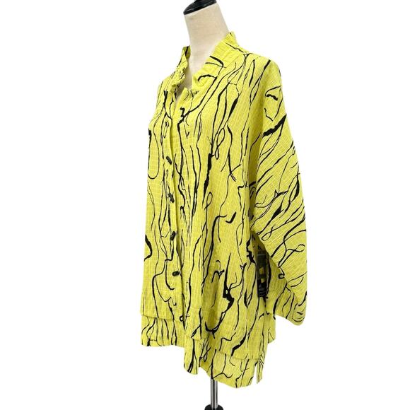 Ali Miles NWT Crinkle Crepe Neon Yellow & Black Abstract Wired Collar Tunic Top - Picture 2 of 12